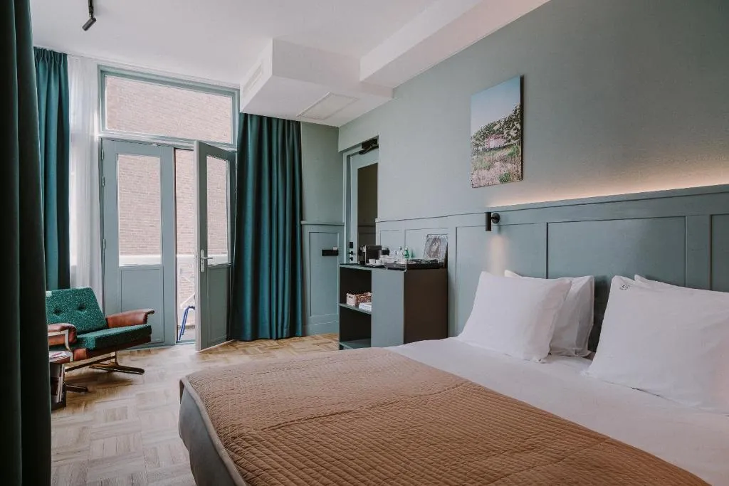 Image 2 of Supernova Hotel