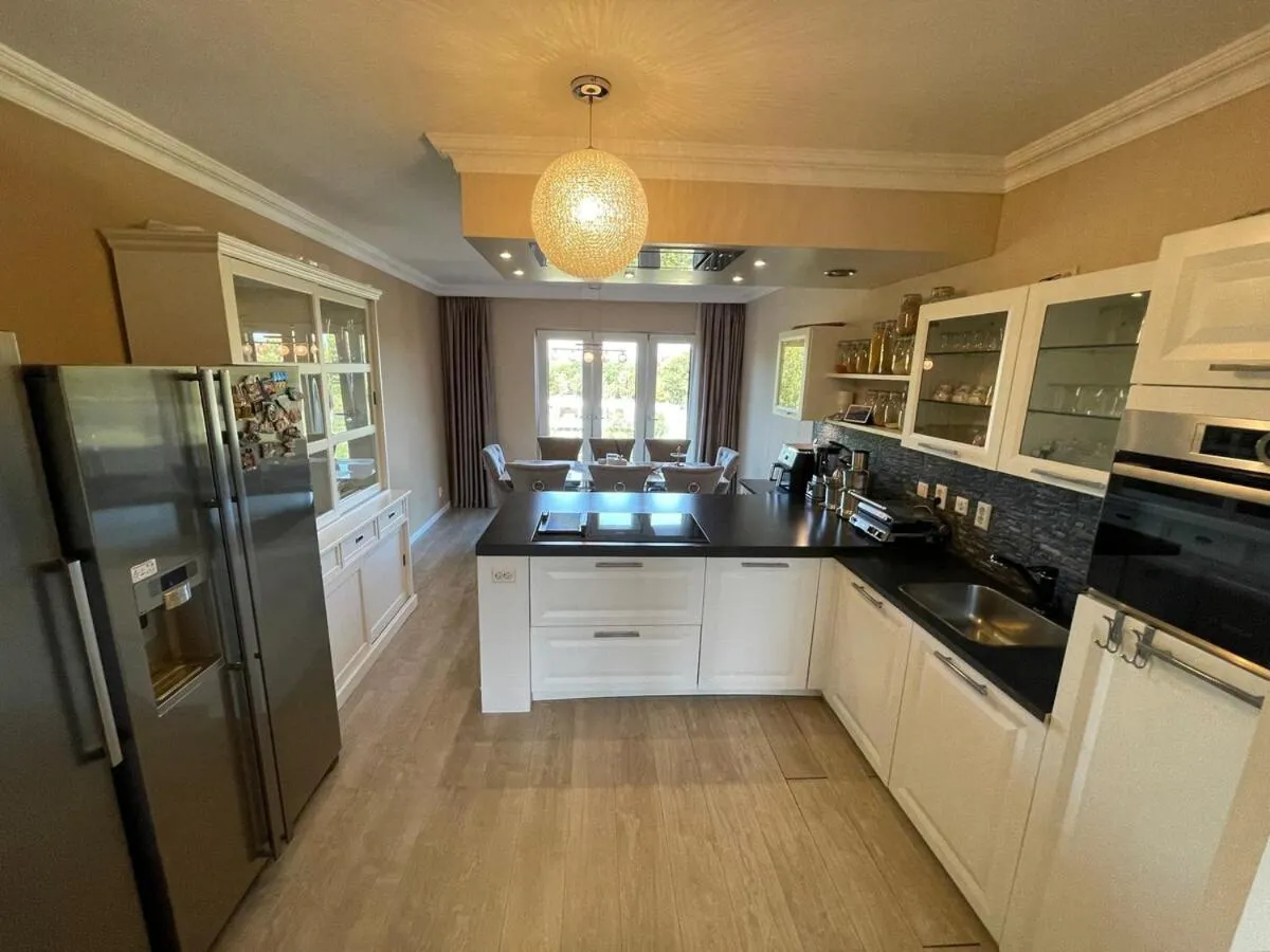 Image 3 of Beautiful luxury Apartment with Skyline