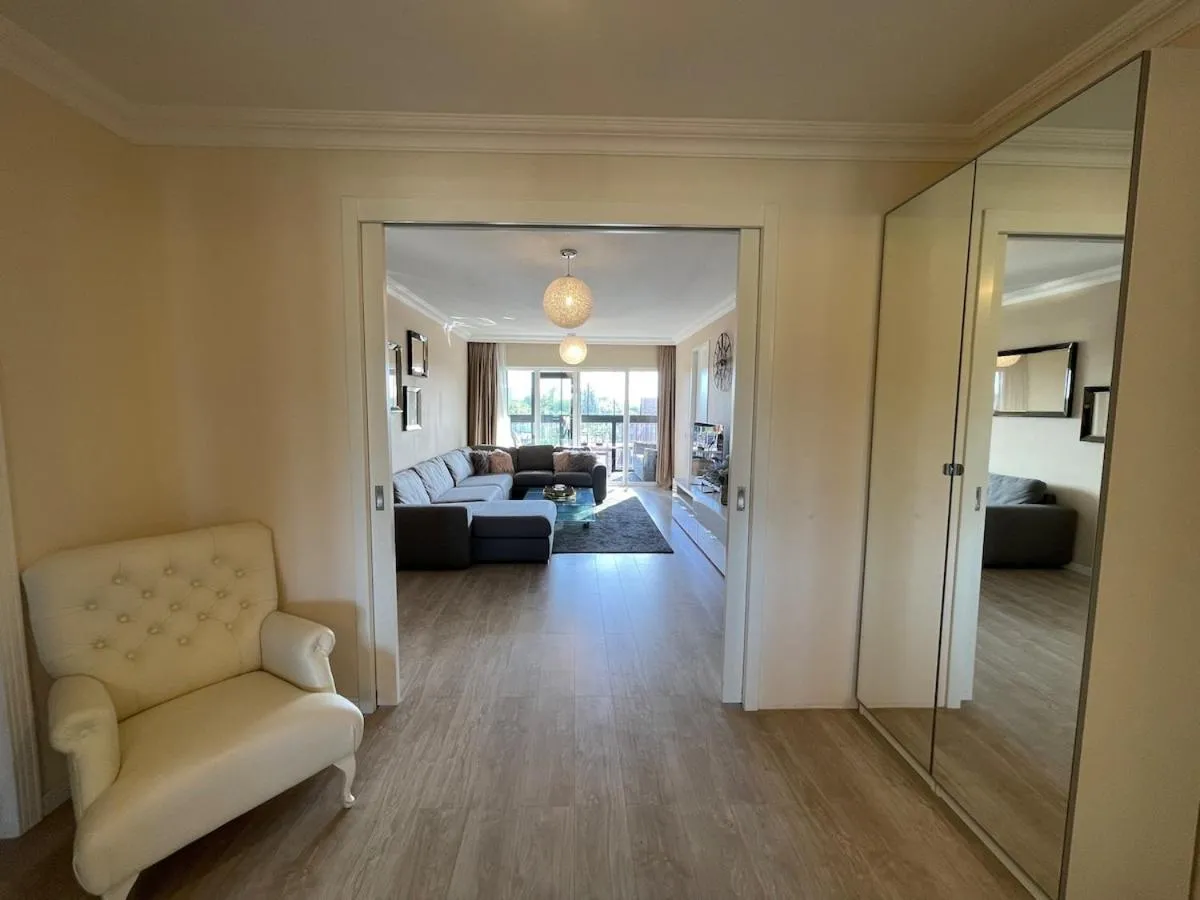 Image 1 of Beautiful luxury Apartment with Skyline