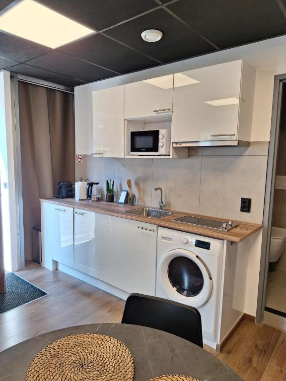 Image of Beautiful studio 14 F in chic neighborhood in center