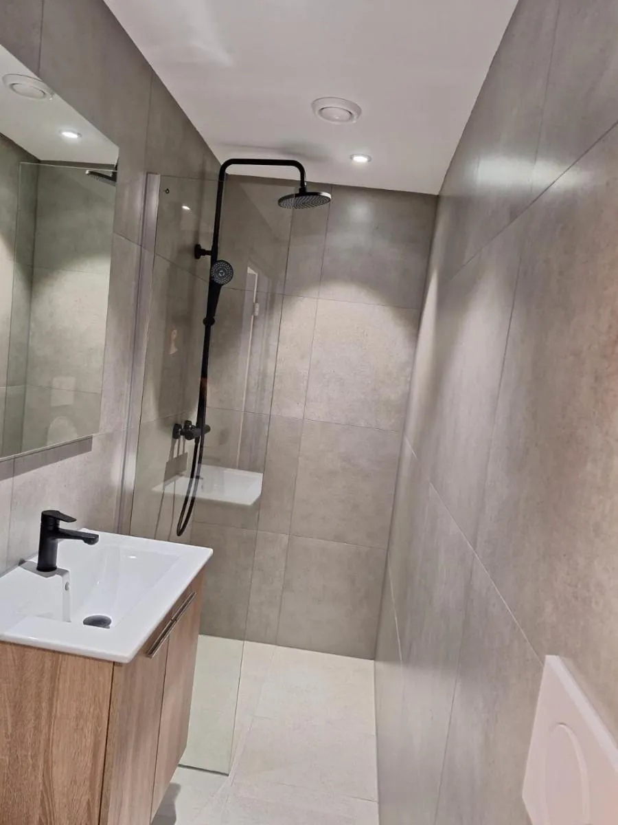 Image 2 of Beautiful studio 14 F in chic neighborhood in center