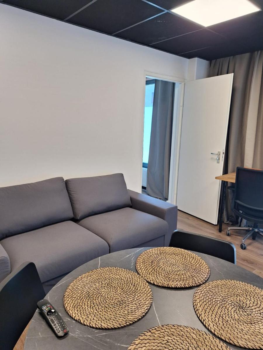 Image 6 of Beautiful studio 14 F in chic neighborhood in center