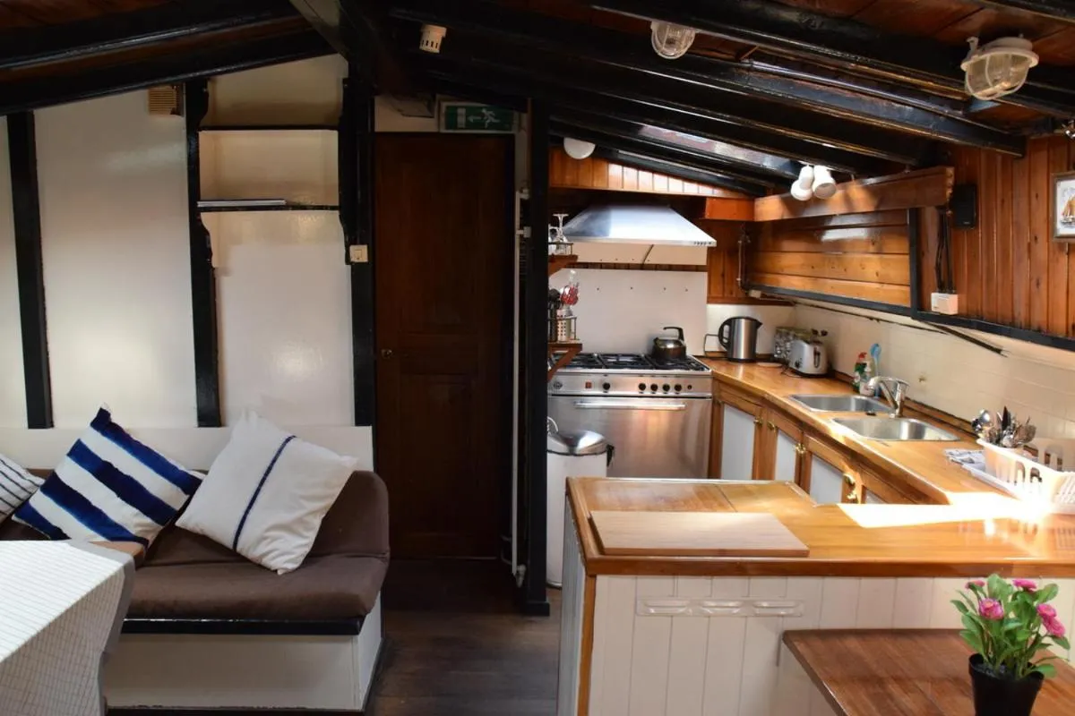 Image 3 of Boat-Apartment Rotterdam Fokkelina