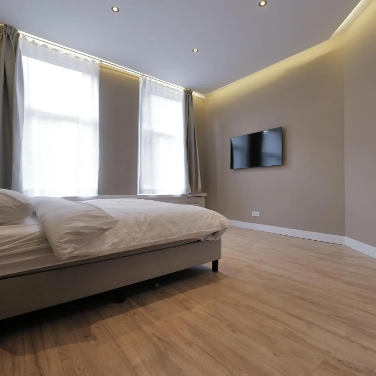 Image 5 of Living Room Apartments