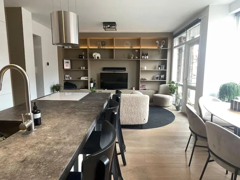 Image 2 of Stylish apartment @ city centre