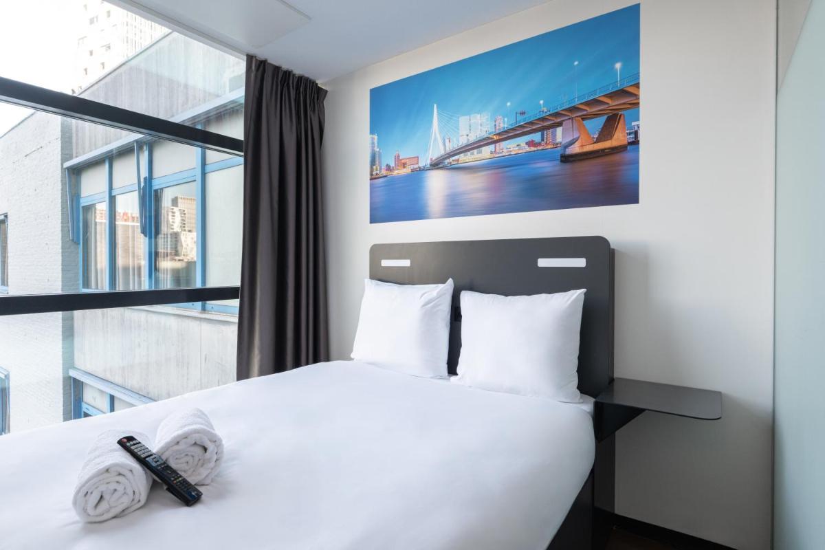 Image 2 of easyHotel Rotterdam City Centre