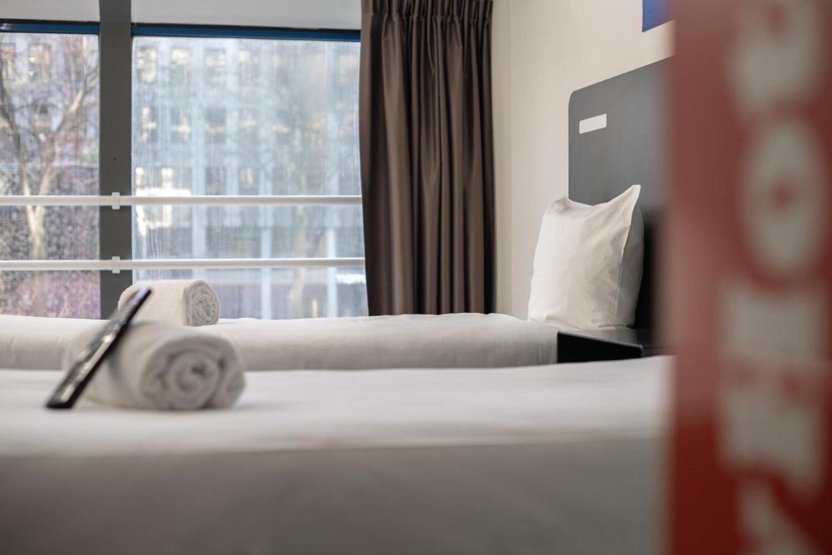 Image 6 of easyHotel Rotterdam City Centre